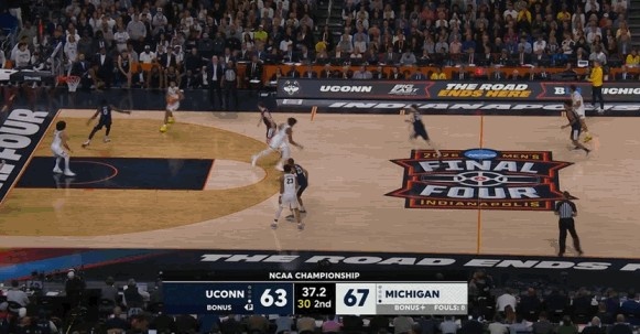 九游app下载最新版本-很稳！密歇根底线发球 4名球员先冲刺再分散 破掉对手全场盯人